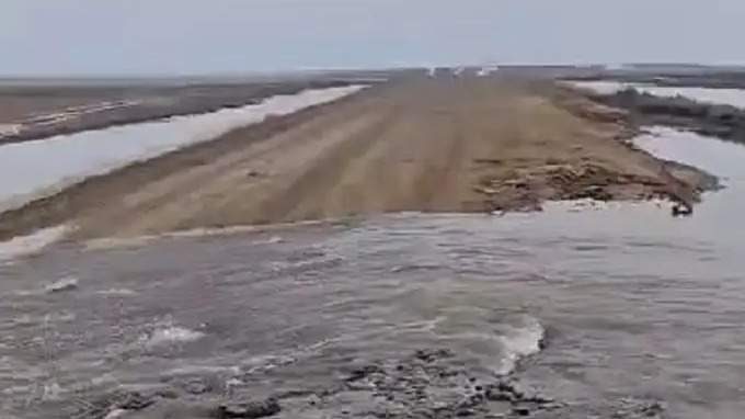 Ограничено автодвижение на участках дорог в трех областях РК