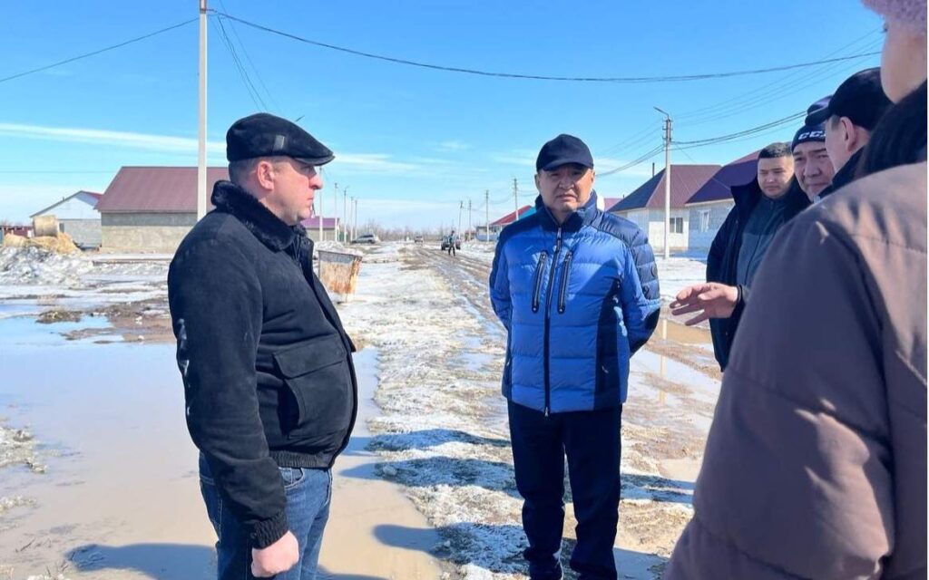 Аким области посетил затопленную школу в Кокшетау