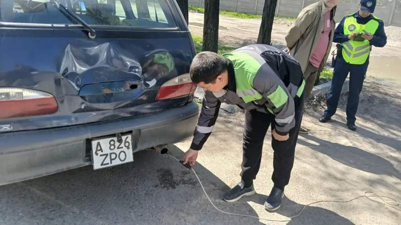 В Алматы проверяют автомобили на токсичность – фоторепортаж