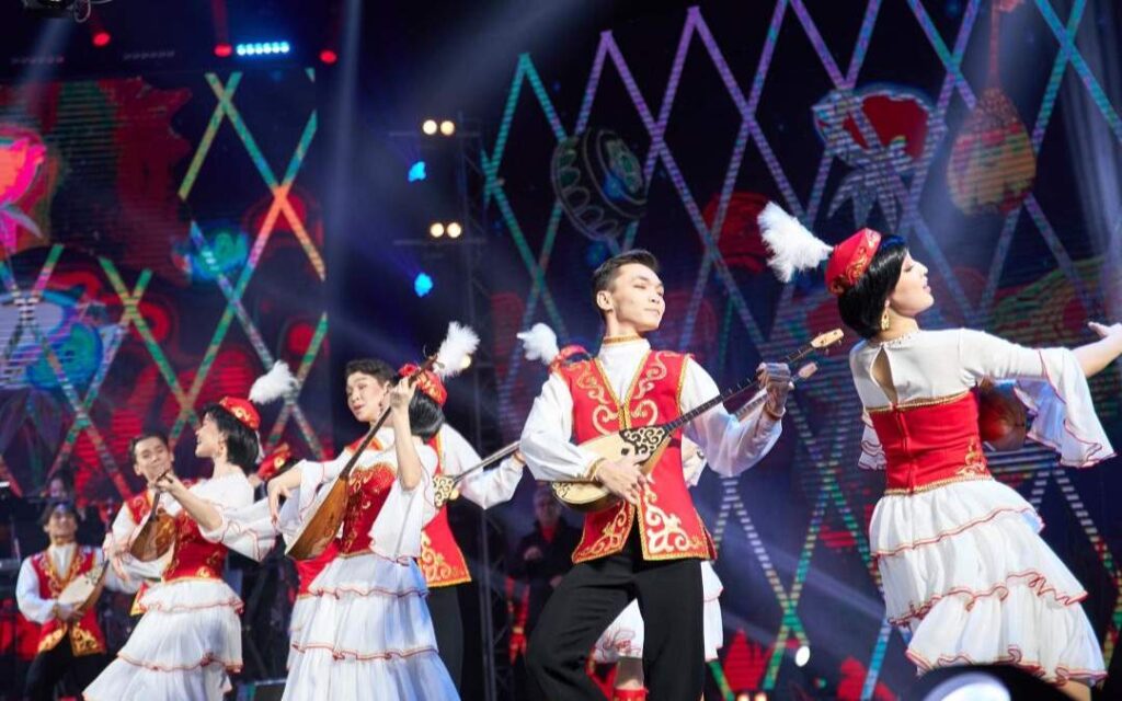 Хореографы, актеры, музыканты и режиссеры — 1205 человек выпустят творческие вузы РК в 2024 году