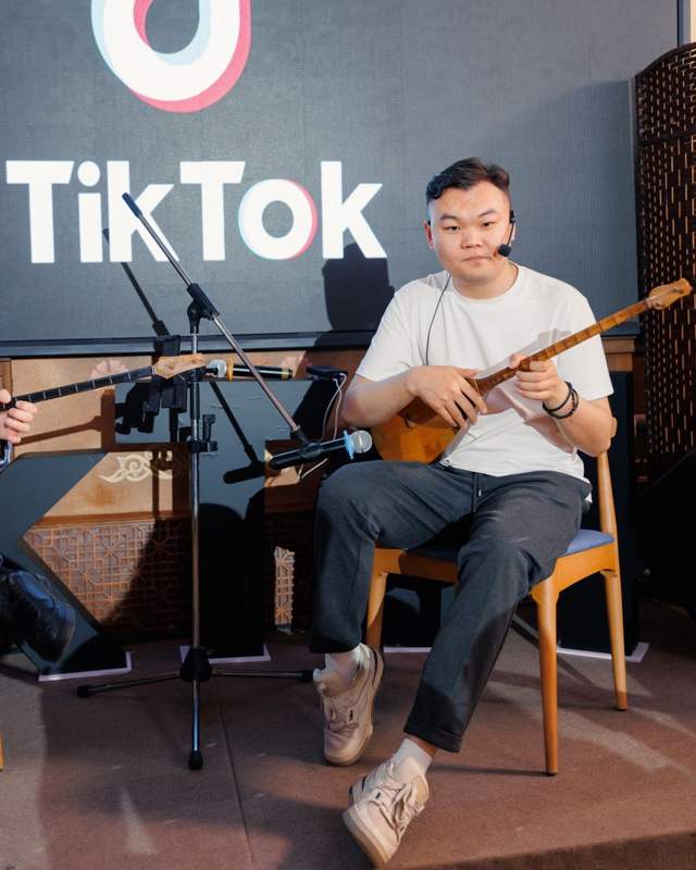 со страницы в TikTok