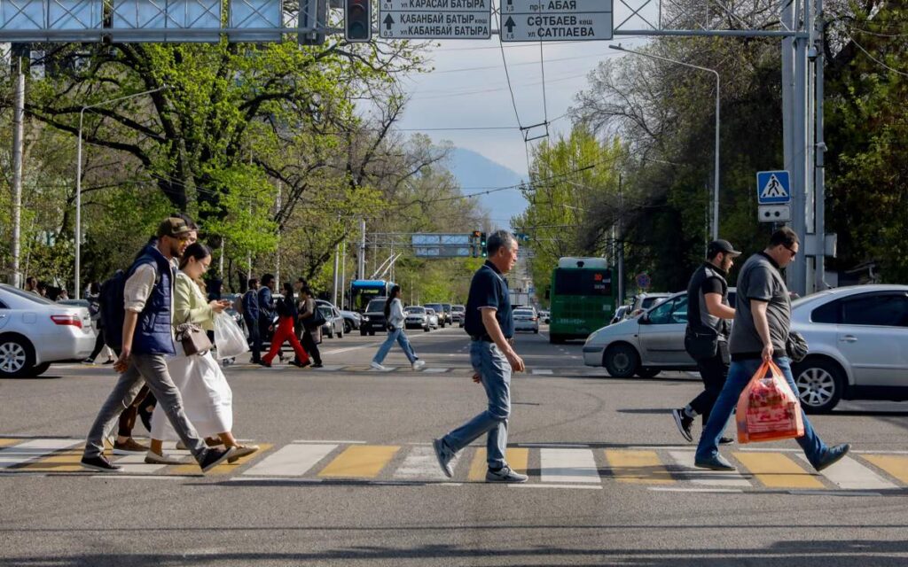 Движение на двух участках дорог временно ограничат в Алматы