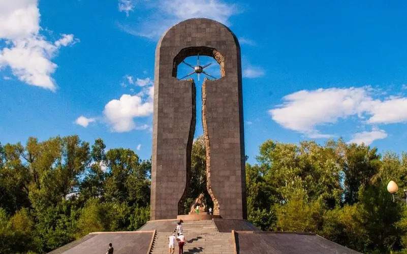 Конституционный суд требует защитить жертв Семипалатинских ядерных испытаний