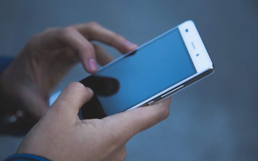 Казахстанцы с Activ и Kcell внезапно остались без доступа к мобильному интернету