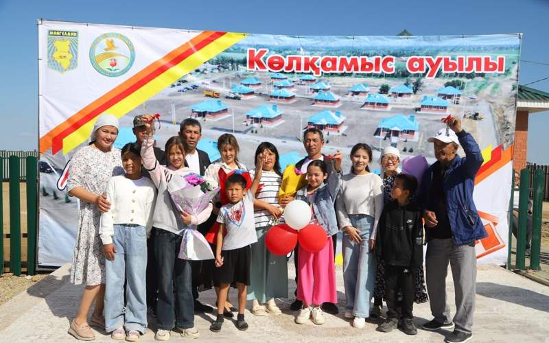 В Костанайской области вручили ключи последним семьям, пострадавшим от паводка В Костанайской области вручили ключи последним семьям, пострадавшим от паводка