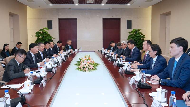 Глава QazaqGaz встретился с руководством PetroChina в Пекине