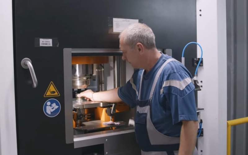 Как производят тенге