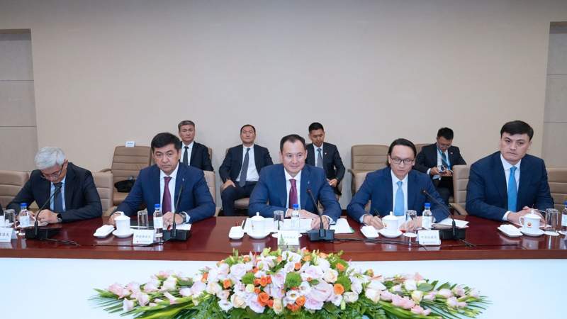 Глава QazaqGaz встретился с руководством PetroChina в Пекине