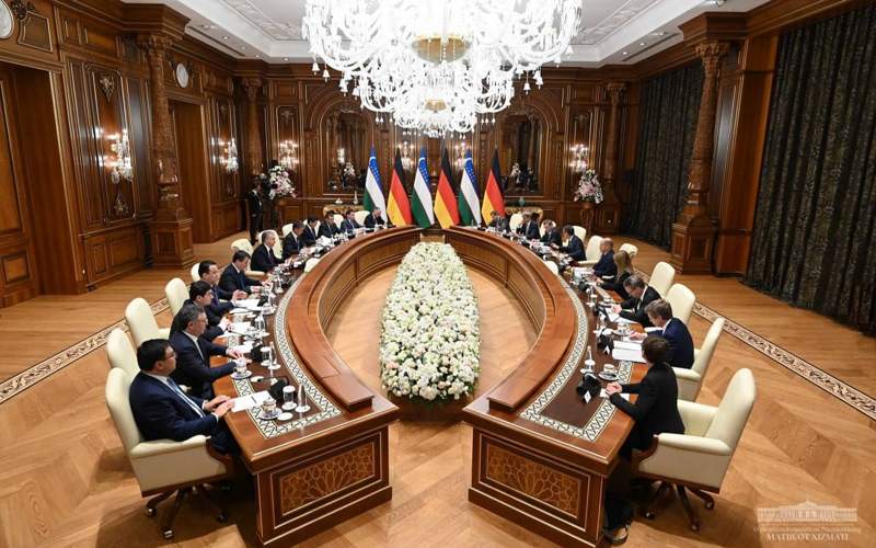 Канцлер Германии Олаф Шольц прибыл в Узбекистан с официальным визитом