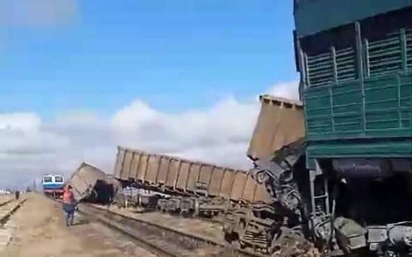 Тепловоз столкнулся с локомотивом на на разъезде Сарысу