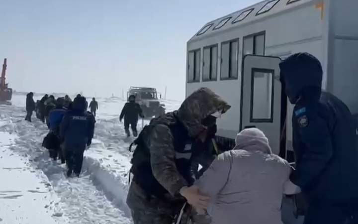 Из снежного заноса спасены и эвакуированы 96 человек в области Абай