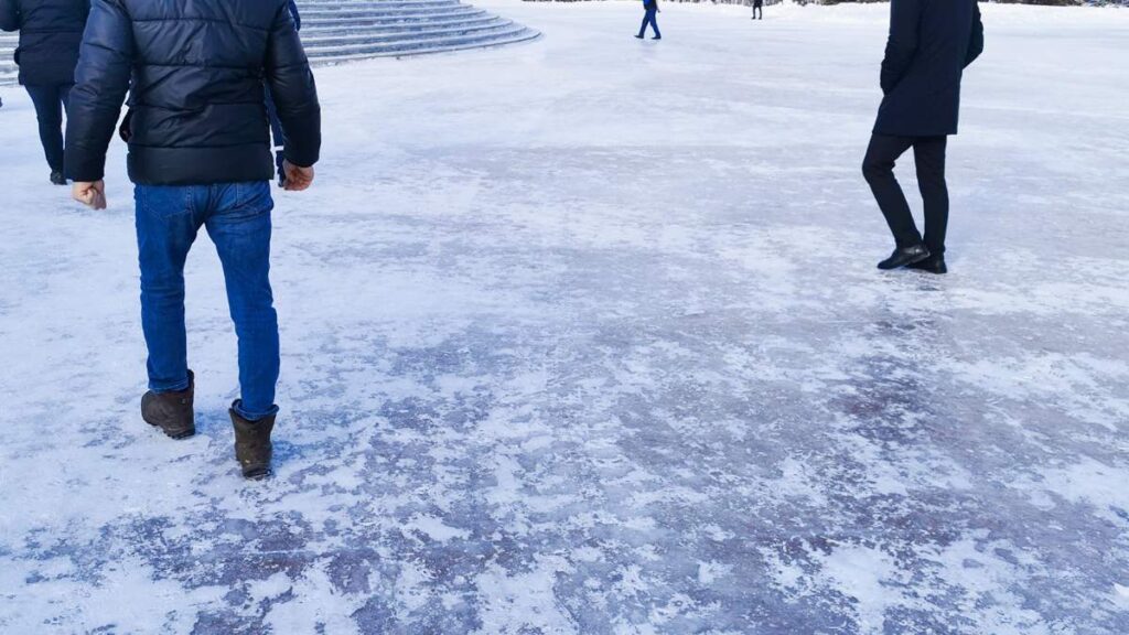 Штормовое предупреждение объявлено в 13 регионах Казахстана и Астане