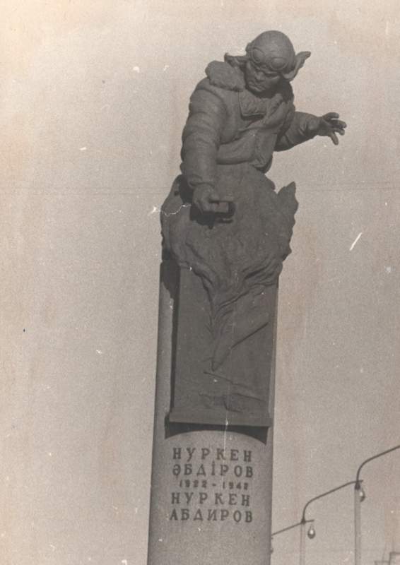 Памятник Нуркену Абдирову: символ Караганды с 67-летней историей Памятник Нуркену Абдирову: символ Караганды с 67-летней историей