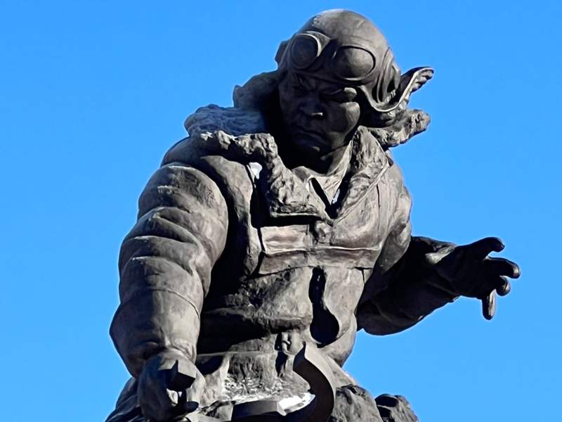 Памятник Нуркену Абдирову: символ Караганды с 67-летней историей Памятник Нуркену Абдирову: символ Караганды с 67-летней историей