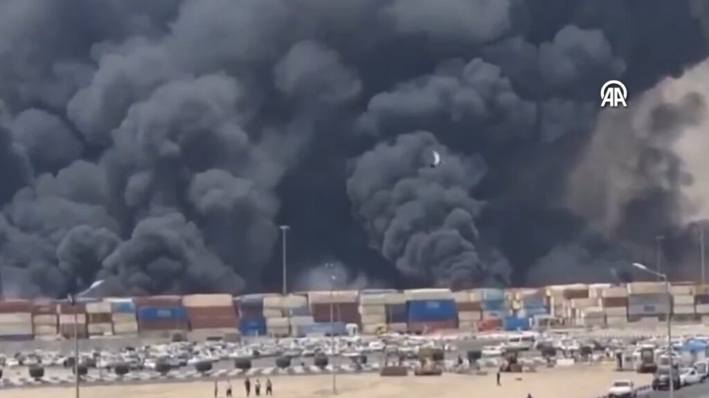 Иран объявил общенациональный траур по жертвам взрыва в порту