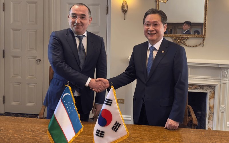 SpaceX поможет Узбекистану запустить спутник SpaceX поможет Узбекистану запустить спутник