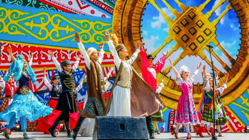 Фестиваль дружбы, концерты и флешмобы: как Алматы отпразднует День единства народа Казахстана
