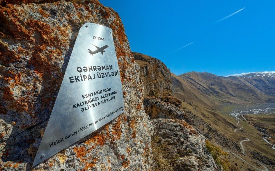 В Азербайджане увековечили память жертв авиакатастрофы самолета AZAL