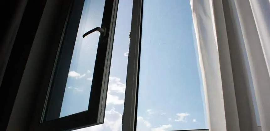 Пятилетний малыш выпал из окна шестого этажа в Кокшетау