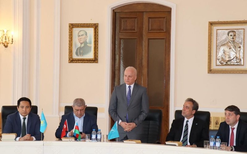 Переизданный на латинице перевод романа «Абай» на азербайджанском языке презентовали в Баку Переизданный на латинице перевод романа «Абай» на азербайджанском языке презентовали в Баку