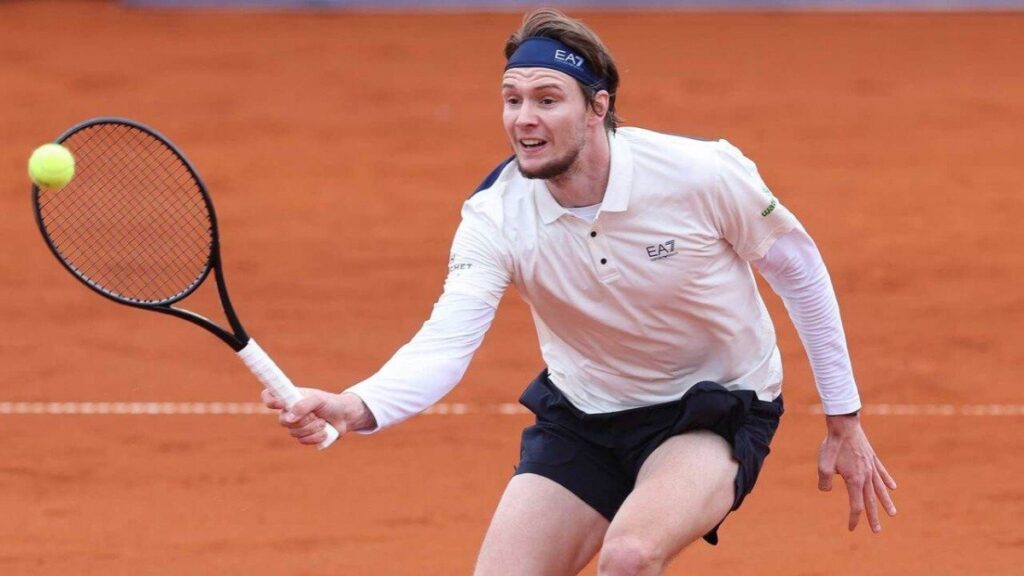 Александр Бублик обыграл действующего чемпиона «Мастерса» в Мадриде