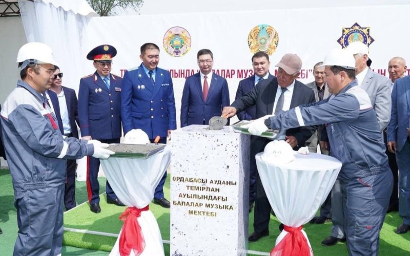 Капсулу времени заложили под строительство школы искусств в туркестанском селе Капсулу времени заложили под строительство школы искусств в туркестанском селе