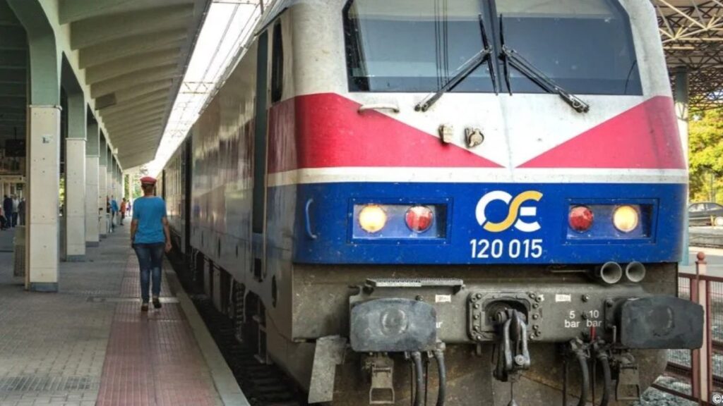 Бомба взорвалась у офиса национальной железнодорожной компании в Афинах