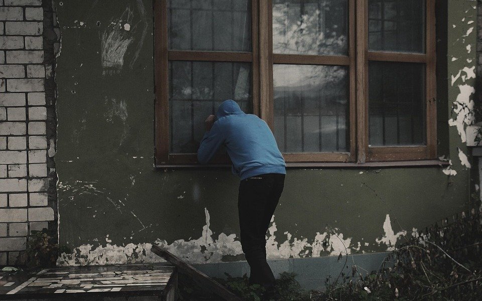 20 квартирных воров задержали в Алматы