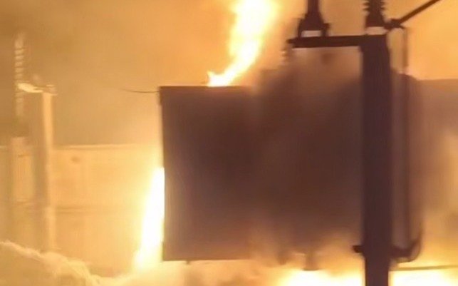 Огнеборцы потушили горящие трансформаторы в Павлодаре