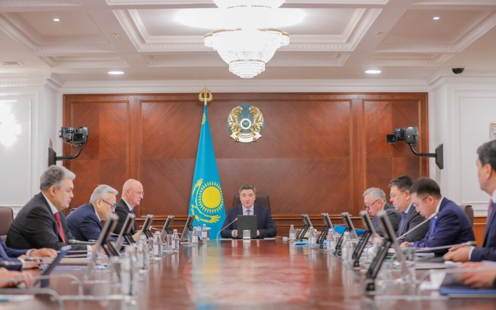 Олжас Бектенов поручил акимам усилить подготовку к пожароопасному сезону