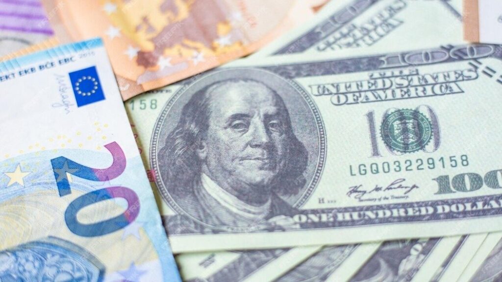 Курсы валют в обменниках Астаны и Алматы на 19 апреля