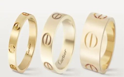 Ювелирные изделия олигархов продали на аукционе в Казахстане