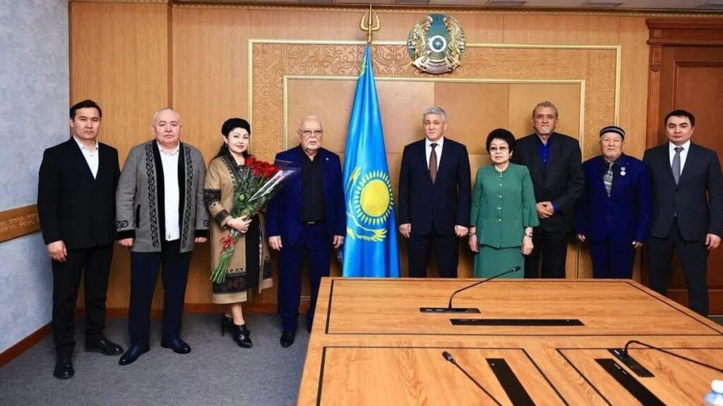 Все билеты раскупили жители Караганды на гастрольные спектакли театра им. М. Ауезова