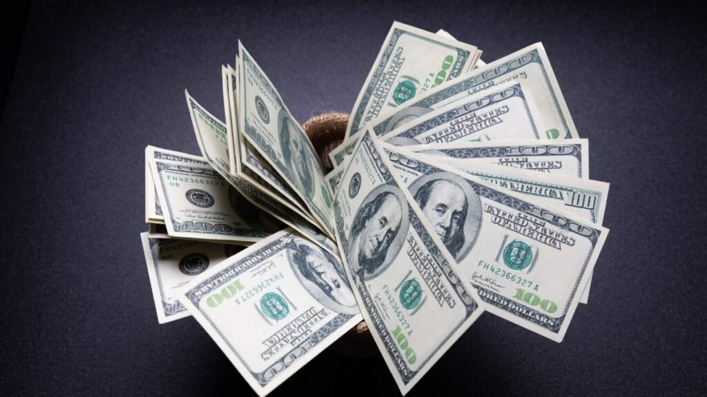 Курсы валют в обменниках Алматы и Астаны на 8 апреля