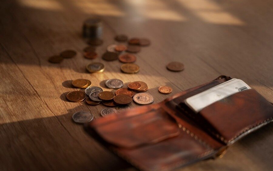 Алименты и долги будут взыскивать через нотариусов в Кыргызстане