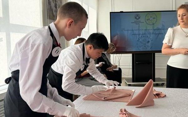 Подростки с особыми потребностями соревновались в ресторанном деле в Караганде