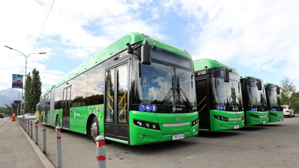 Схемы движения 68 автобусных маршрутов временно изменятся в Алматы