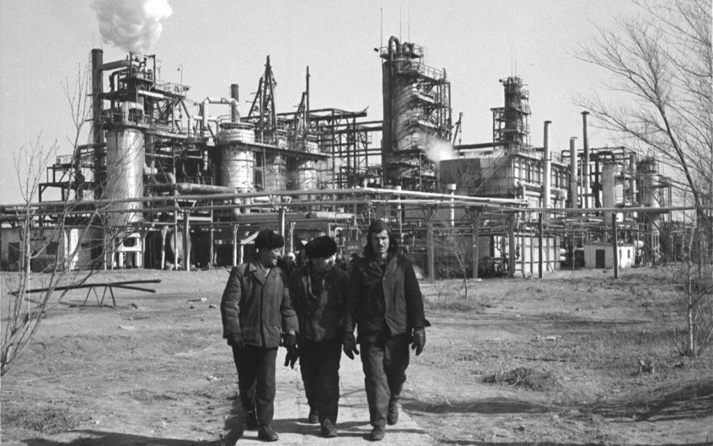 Как строился АНПЗ в военные годы