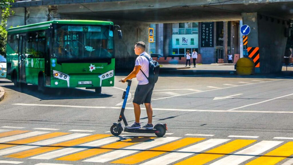 С начала 2024 года в Казахстане пострадали 1,5 тысячи человек из-за мопедов и самокатов