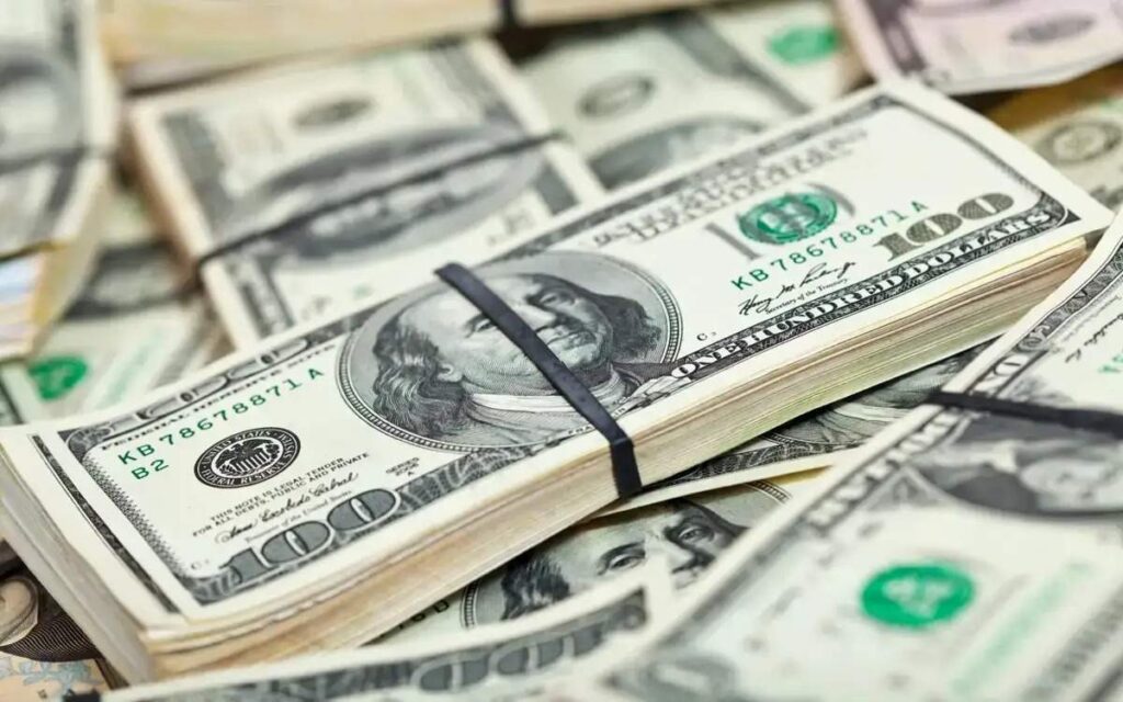 Курс доллара опустился до 512 тенге