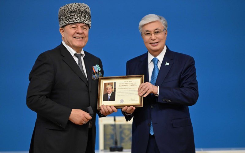 Президент вручил госнаграды в рамках 30-летия АНК