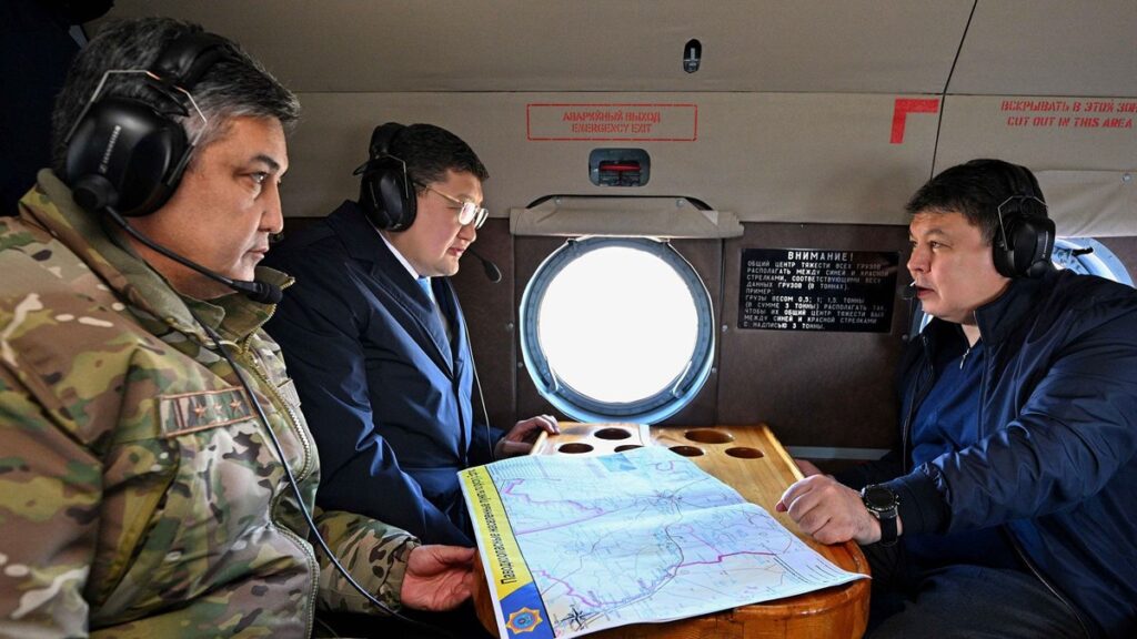 Канат Бозумбаев проинспектировал работу противопожарных служб в резервате «Семей орманы»