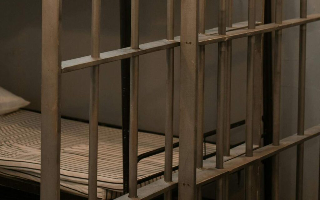 Казахстанца осудили за разврат по телефону со школьницей из Алматы