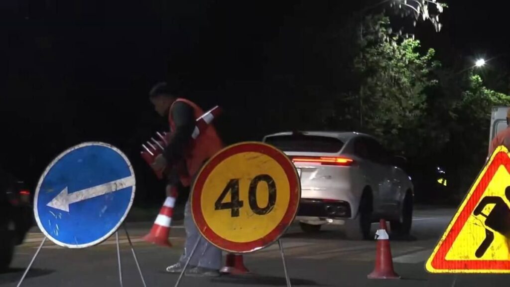 Дорожные знаки обновляют в Алматы