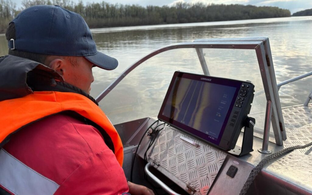 Поиски пропавшего в Иртыше рыбака временно приостановили в Павлодарской области