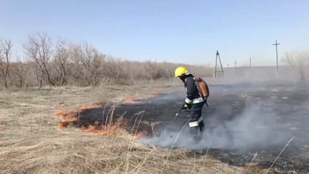 В ВКО произошло более 150 возгораний травы: ситуацию мониторят с дронов