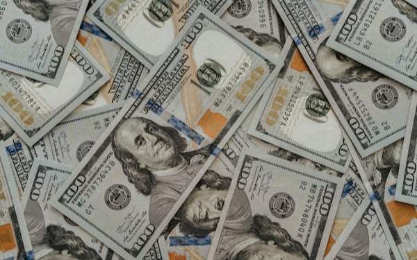 Курсы валют в обменниках Алматы и Астаны на 6 апреля