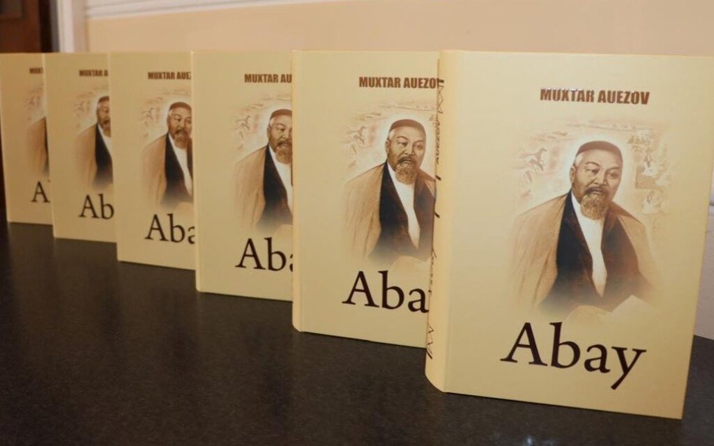 Переизданный на латинице перевод романа «Абай» на азербайджанском языке презентовали в Баку
