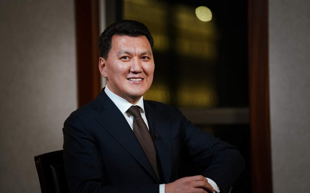 Какие книги читает Ерлан Карин