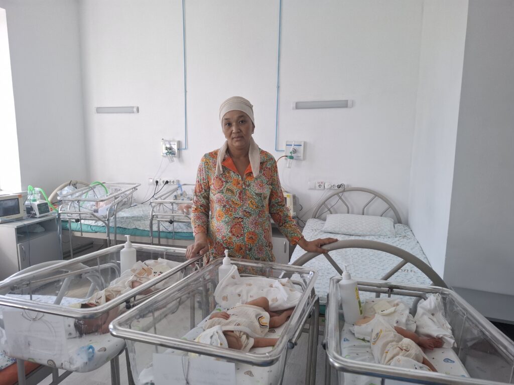 «Алланың сыйы». Түркістан облысында 43 жастағы әйел дүниеге үшем әкелді